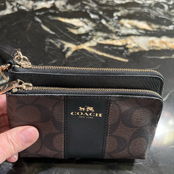 Coach Billfold - Picture 6 of 7